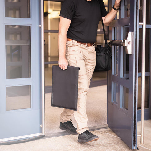 JACKET Pro Faraday CORDURA® Laptop XL Bag – Magnetic Closure (14″ x 17″)